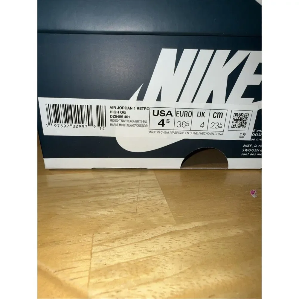 Air Jordan 1 Retro High OG Midnight Navy Black and White Size 4.5 Mens 6 Womens